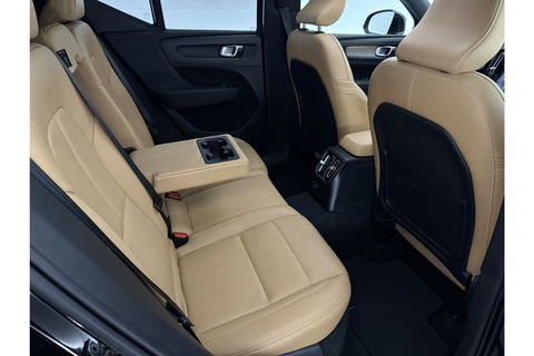 Volvo XC40 1.5 T5 Twin Engine Inscription | INCL Fietsendrager! | H/K Pano LED Carplay Trekhaak Virtual Memory Camera Clima Cruise Leder Navi PDC 20''LMV