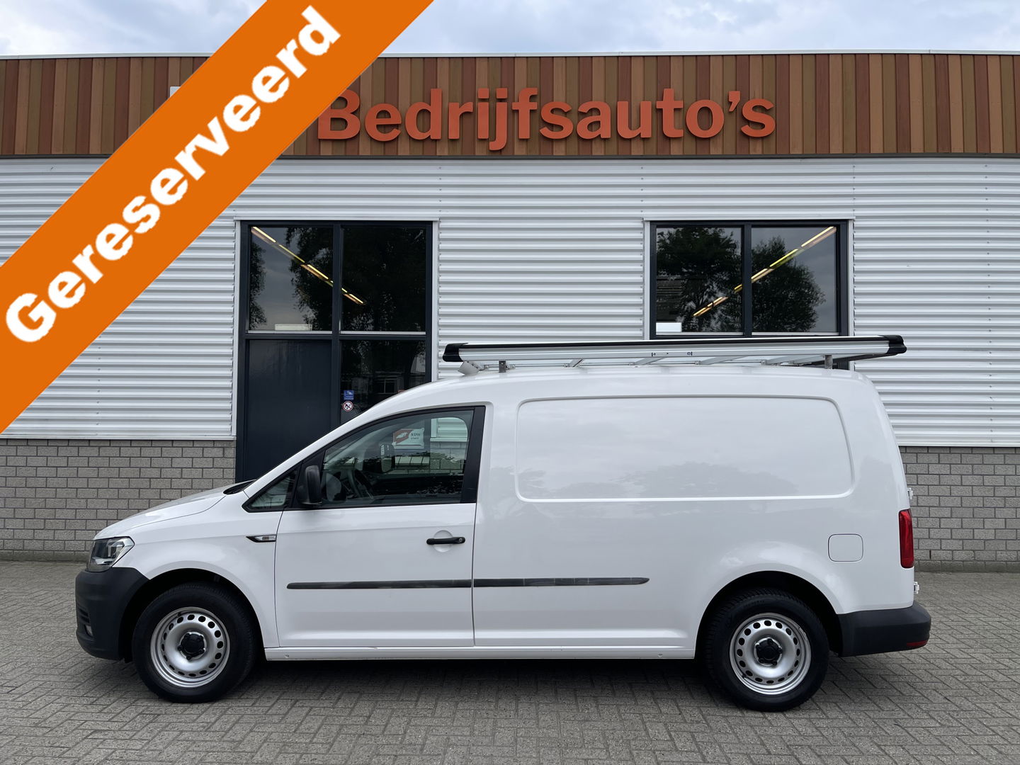 Volkswagen Caddy 2.0 TDI L2H1 BMT Maxi Comfortline / vaste prijs rijklaar € 13.450 ex btw / euro 6 / bpm vrij / lease vanaf € 227 / airco / cruise / trekhaak / imperial / ingerichte laadruimte !