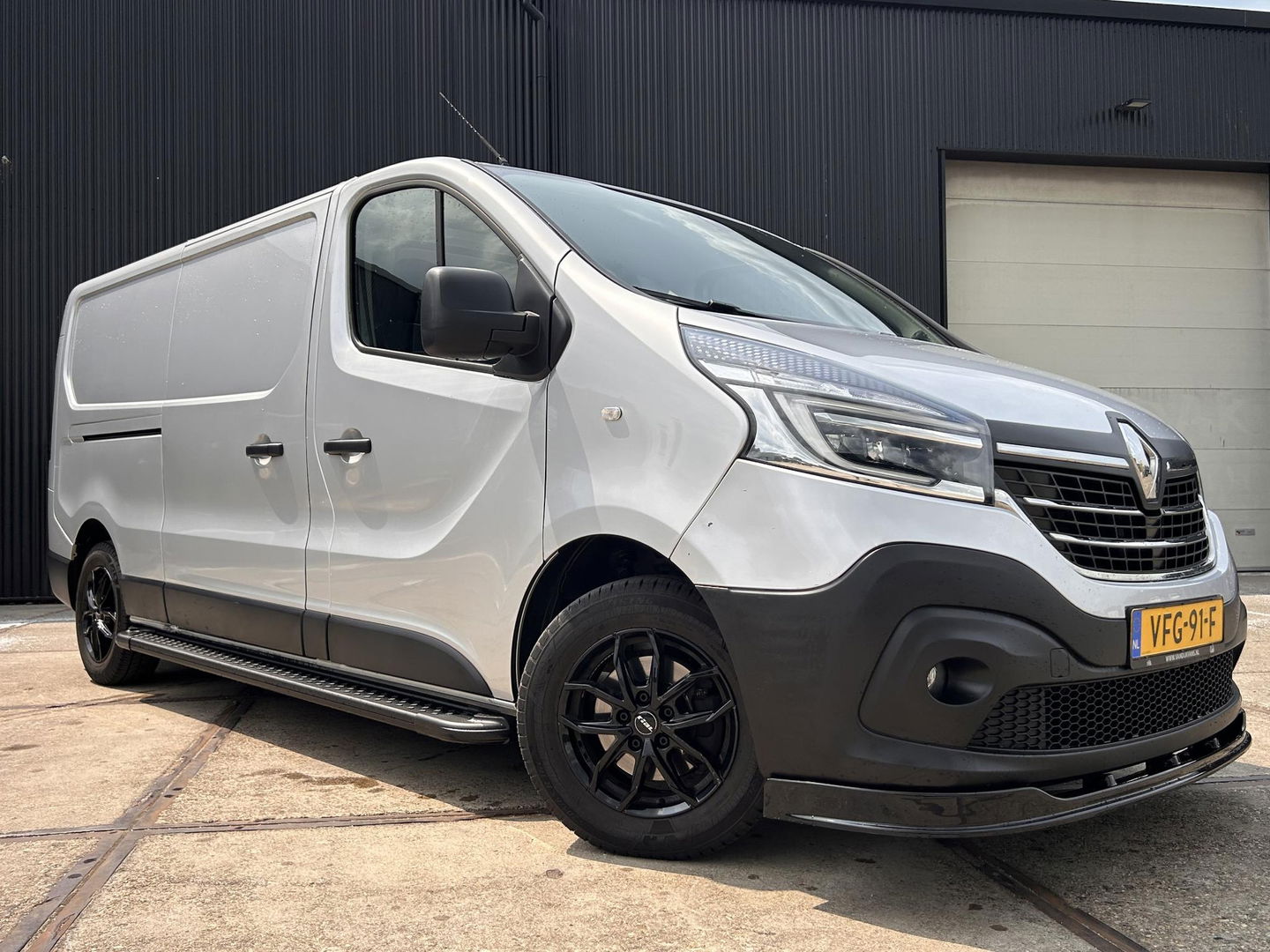 Renault Trafic 2.0 dCi 145PK L2H1 Luxe MARGE | LED | CUSTOM GELUIDSSYSTEEM | AUT | LMV | Dubbele schuifdeur