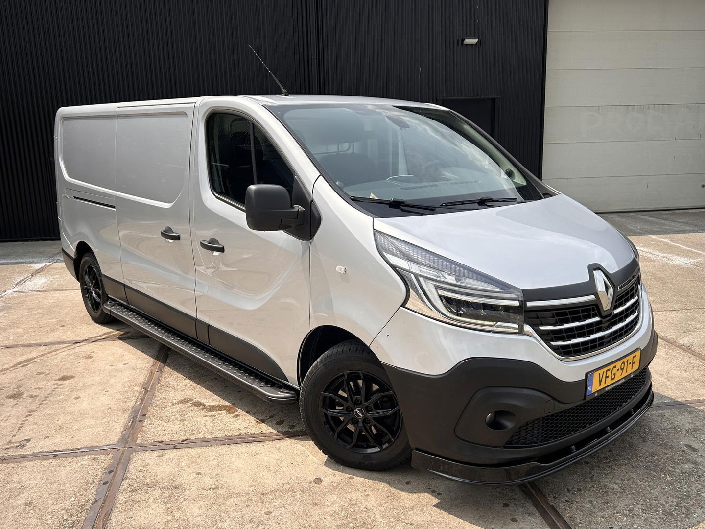 Renault Trafic 2.0 dCi 145PK L2H1 Luxe MARGE | LED | CUSTOM GELUIDSSYSTEEM | AUT | LMV | Dubbele schuifdeur