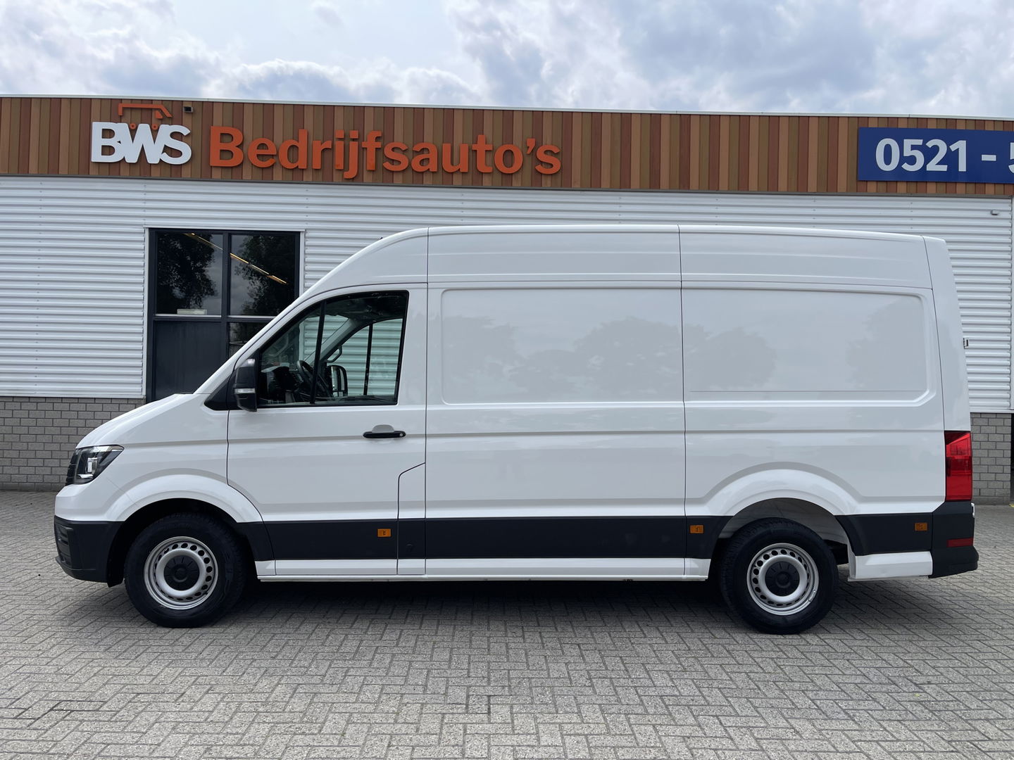 Volkswagen Crafter 35 2.0 TDI 140pk L3H3 ( voorheen L2H2 ) Comfortline / vaste prijs rijklaar € 20.950 ex btw / bpm vrij / euro 6 diesel / airco / cruise / geveerde chauffeurs stoel / nette bus !
