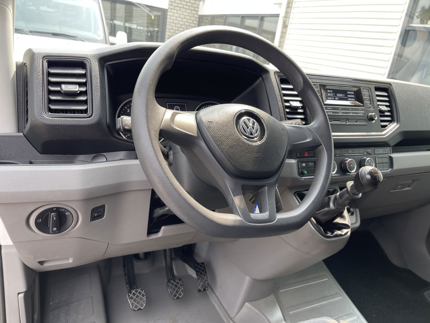 Volkswagen Crafter 35 2.0 TDI 140pk L3H3 ( voorheen L2H2 ) Comfortline / vaste prijs rijklaar € 20.950 ex btw / bpm vrij / euro 6 diesel / airco / cruise / geveerde chauffeurs stoel / nette bus !