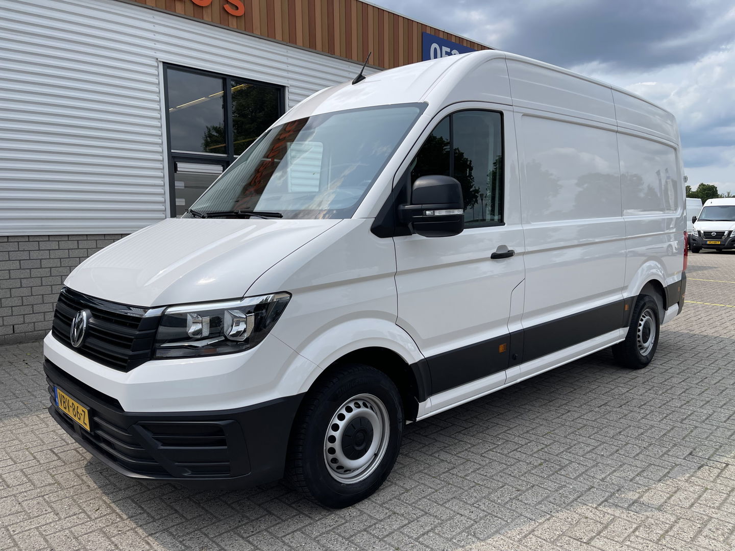 Volkswagen Crafter 35 2.0 TDI 140pk L3H3 ( voorheen L2H2 ) Comfortline / vaste prijs rijklaar € 20.950 ex btw / bpm vrij / euro 6 diesel / airco / cruise / geveerde chauffeurs stoel / nette bus !