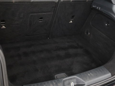 Mercedes-Benz A-Klasse 180 Urban | Stoelverwarming | Navigatie | Sportstoelen | Half leder | Cruise control | Park Assist | Airco | Bluetooth
