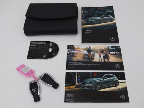 Mercedes-Benz A-Klasse 180 Urban | Stoelverwarming | Navigatie | Sportstoelen | Half leder | Cruise control | Park Assist | Airco | Bluetooth