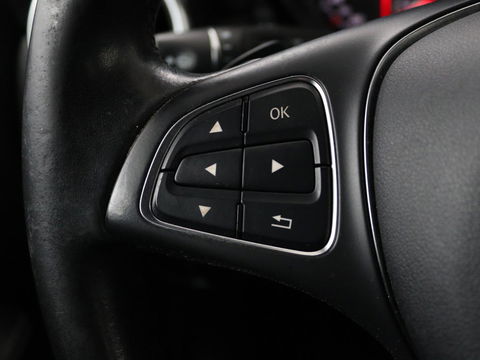 Mercedes-Benz A-Klasse 180 Urban | Stoelverwarming | Navigatie | Sportstoelen | Half leder | Cruise control | Park Assist | Airco | Bluetooth