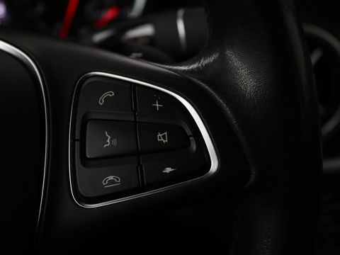 Mercedes-Benz A-Klasse 180 Urban | Stoelverwarming | Navigatie | Sportstoelen | Half leder | Cruise control | Park Assist | Airco | Bluetooth