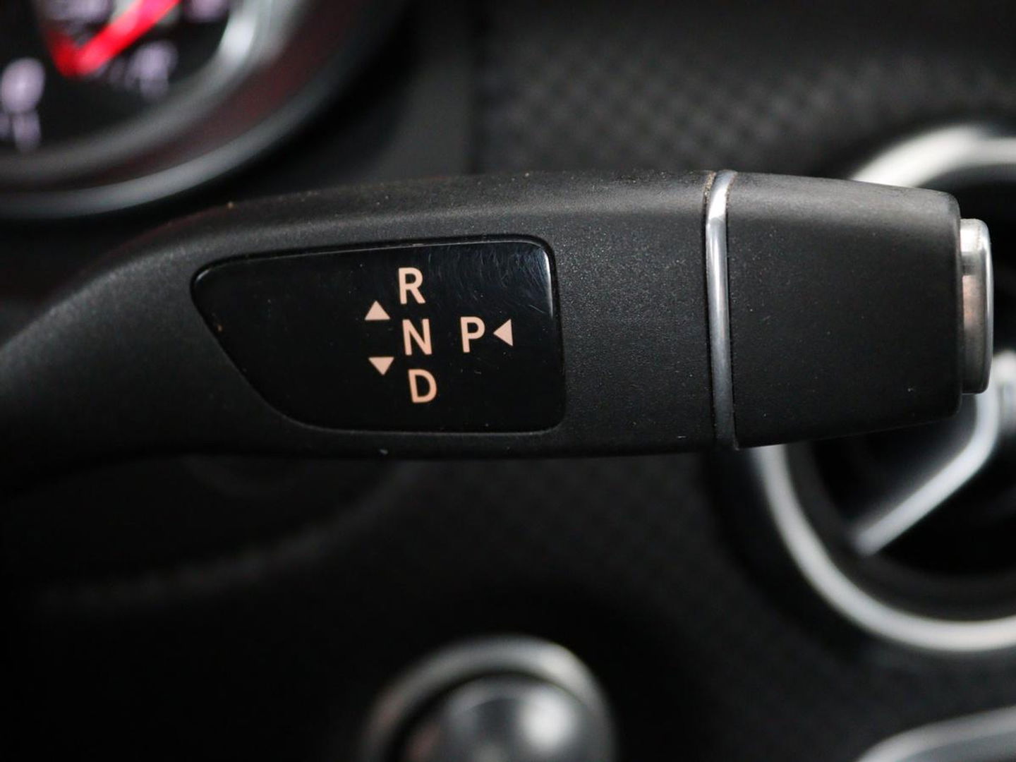 Mercedes-Benz A-Klasse 180 Urban | Stoelverwarming | Navigatie | Sportstoelen | Half leder | Cruise control | Park Assist | Airco | Bluetooth