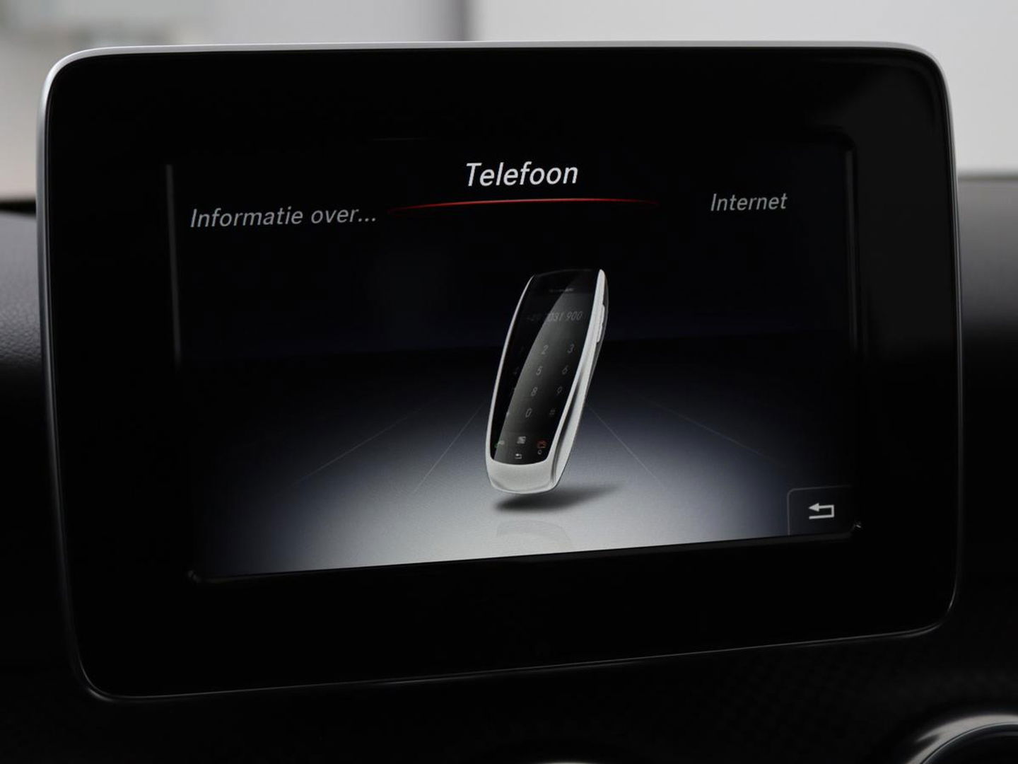 Mercedes-Benz A-Klasse 180 Urban | Stoelverwarming | Navigatie | Sportstoelen | Half leder | Cruise control | Park Assist | Airco | Bluetooth