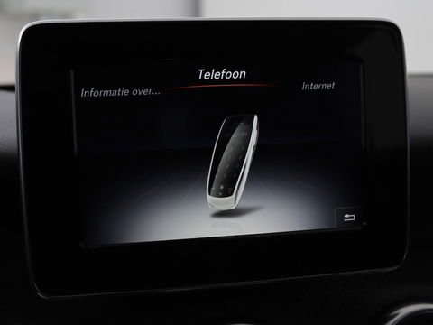Mercedes-Benz A-Klasse 180 Urban | Stoelverwarming | Navigatie | Sportstoelen | Half leder | Cruise control | Park Assist | Airco | Bluetooth