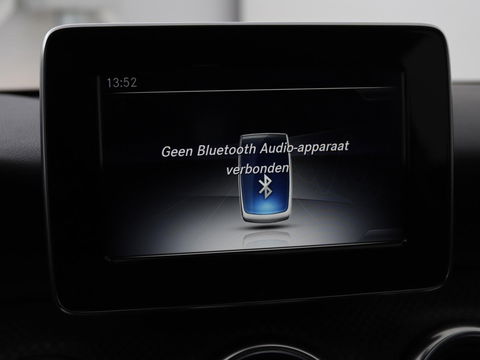 Mercedes-Benz A-Klasse 180 Urban | Stoelverwarming | Navigatie | Sportstoelen | Half leder | Cruise control | Park Assist | Airco | Bluetooth