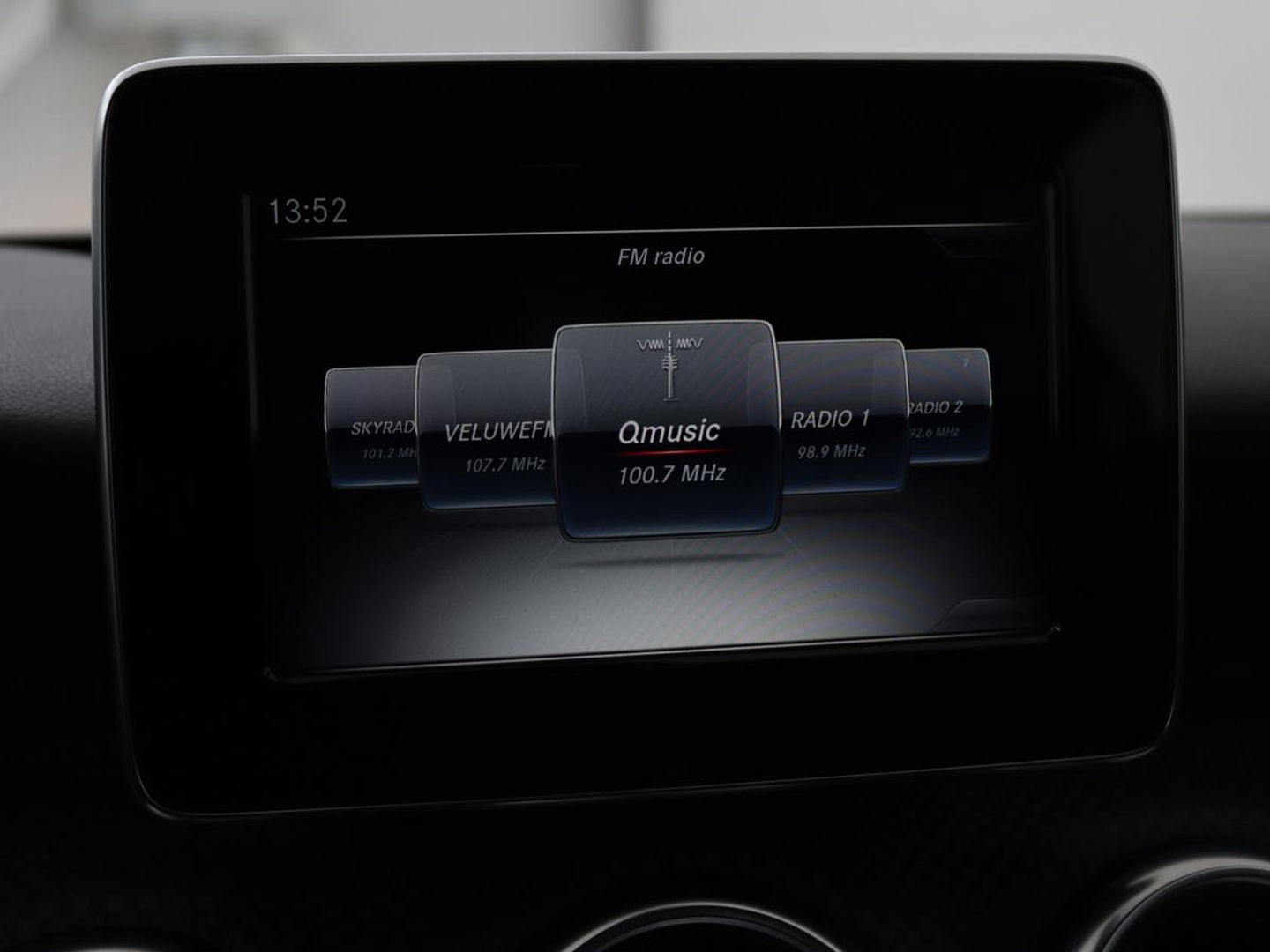 Mercedes-Benz A-Klasse 180 Urban | Stoelverwarming | Navigatie | Sportstoelen | Half leder | Cruise control | Park Assist | Airco | Bluetooth