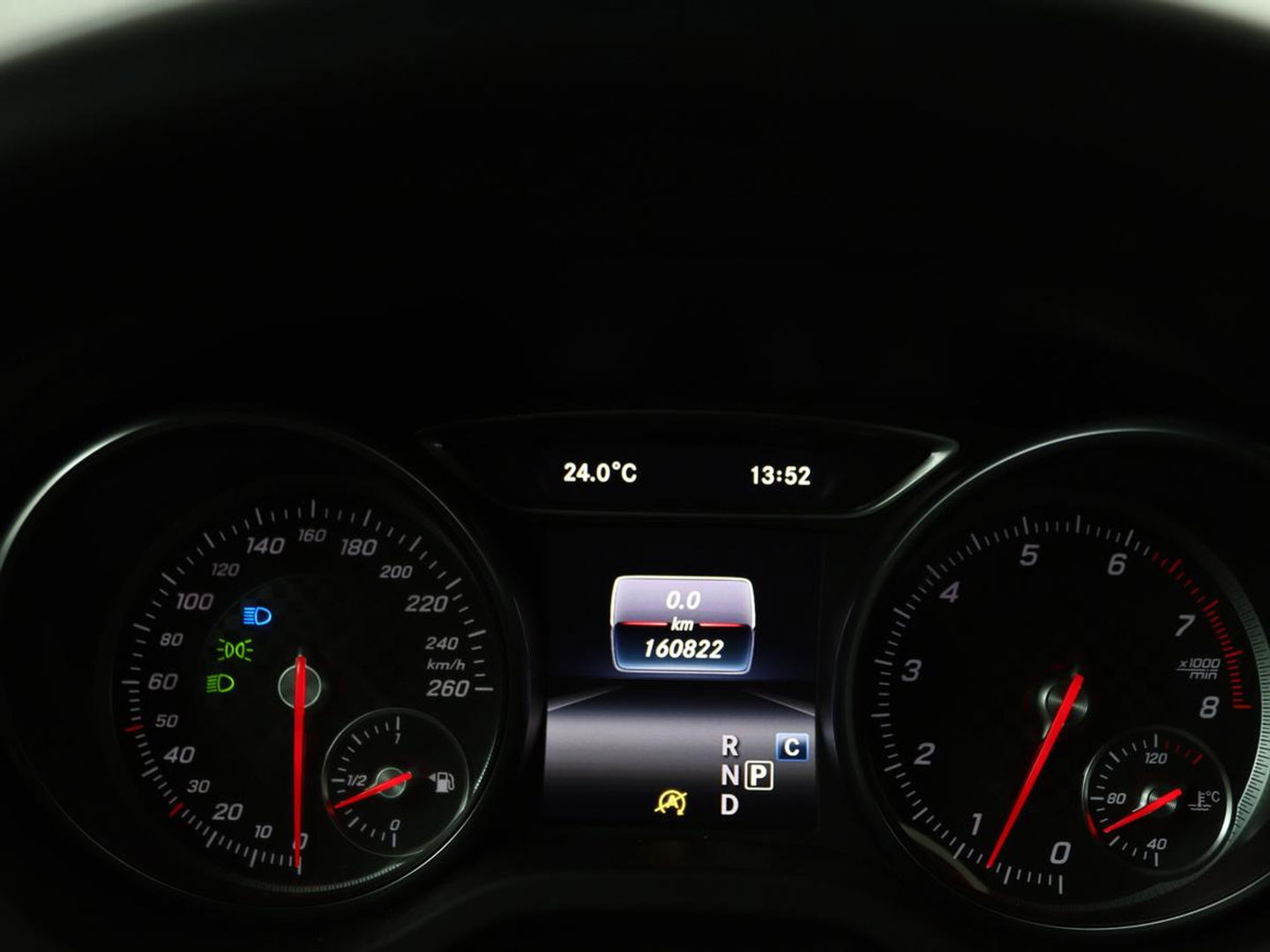 Mercedes-Benz A-Klasse 180 Urban | Stoelverwarming | Navigatie | Sportstoelen | Half leder | Cruise control | Park Assist | Airco | Bluetooth
