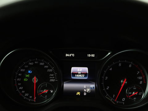 Mercedes-Benz A-Klasse 180 Urban | Stoelverwarming | Navigatie | Sportstoelen | Half leder | Cruise control | Park Assist | Airco | Bluetooth