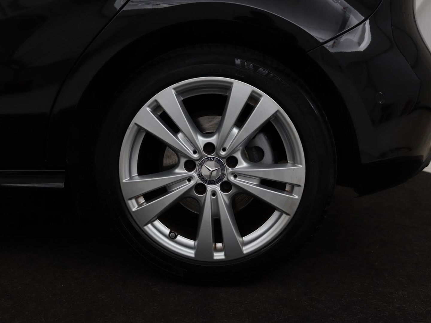Mercedes-Benz A-Klasse 180 Urban | Stoelverwarming | Navigatie | Sportstoelen | Half leder | Cruise control | Park Assist | Airco | Bluetooth