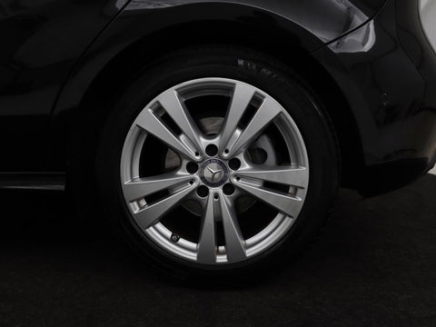 Mercedes-Benz A-Klasse 180 Urban | Stoelverwarming | Navigatie | Sportstoelen | Half leder | Cruise control | Park Assist | Airco | Bluetooth