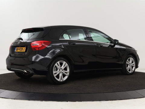 Mercedes-Benz A-Klasse 180 Urban | Stoelverwarming | Navigatie | Sportstoelen | Half leder | Cruise control | Park Assist | Airco | Bluetooth