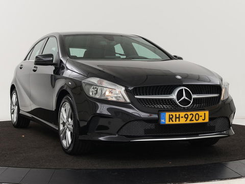 Mercedes-Benz A-Klasse 180 Urban | Stoelverwarming | Navigatie | Sportstoelen | Half leder | Cruise control | Park Assist | Airco | Bluetooth