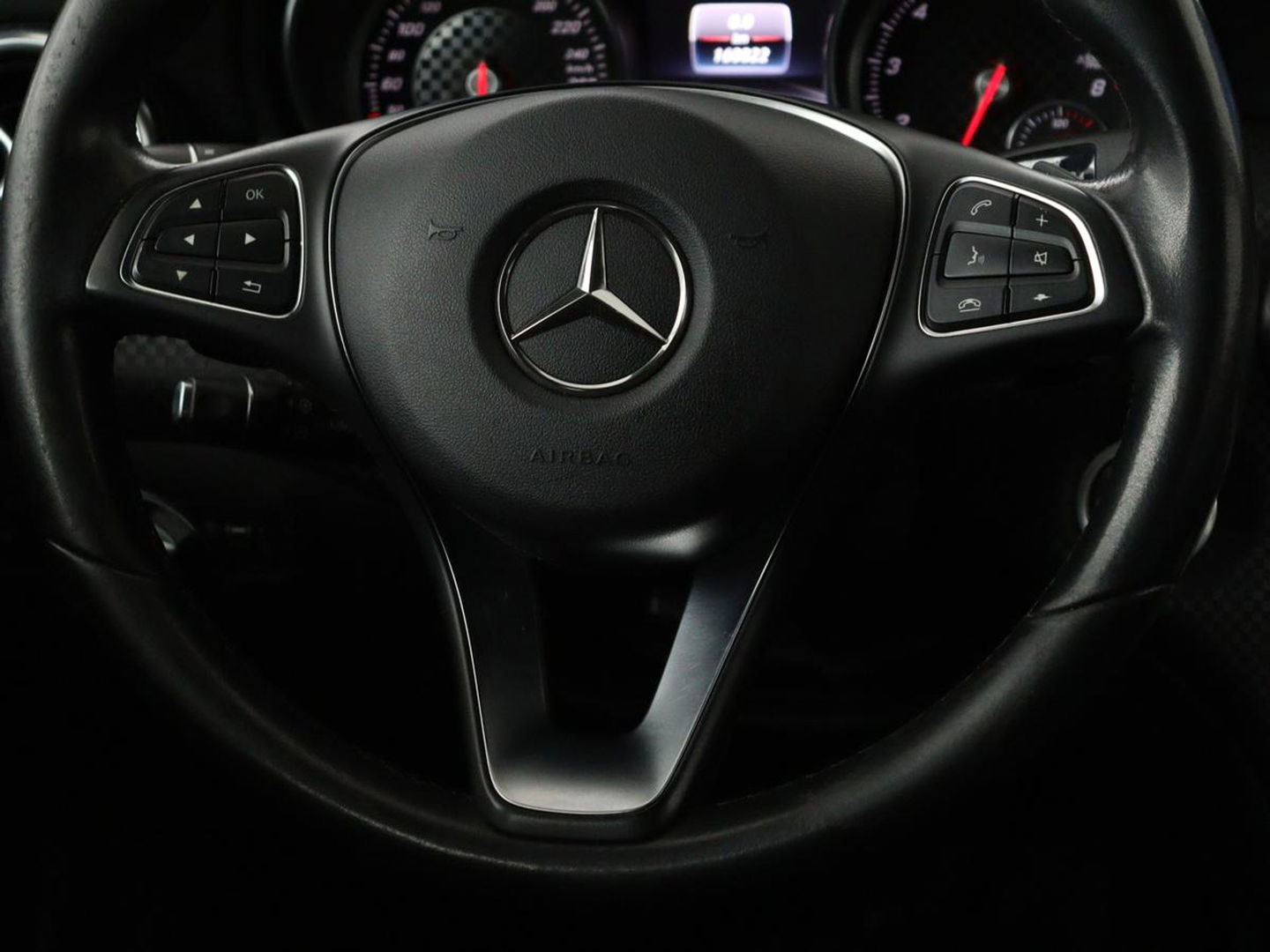 Mercedes-Benz A-Klasse 180 Urban | Stoelverwarming | Navigatie | Sportstoelen | Half leder | Cruise control | Park Assist | Airco | Bluetooth