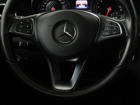 Mercedes-Benz A-Klasse 180 Urban | Stoelverwarming | Navigatie | Sportstoelen | Half leder | Cruise control | Park Assist | Airco | Bluetooth