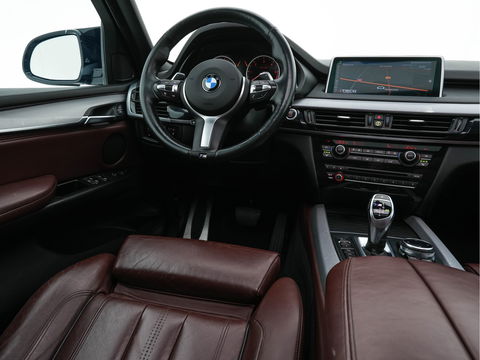 BMW X5 M50d Innovation Pack Aut. *PANO | MERINO-FULL-LEATHER | HEAD-UP | ADAPTIVE-CRUISE | BLINDSPOT | FULL-LED | MEMORY-PACK | CAMERA | KEYLESS | COMFORT-SEATS | HIFI-SOUND | TOWBAR | NAVI-FULLMAP | HEATED-SEATS | ...