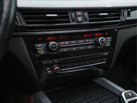 BMW X5 M50d Innovation Pack Aut. *PANO | MERINO-FULL-LEATHER | HEAD-UP | ADAPTIVE-CRUISE | BLINDSPOT | FULL-LED | MEMORY-PACK | CAMERA | KEYLESS | COMFORT-SEATS | HIFI-SOUND | TOWBAR | NAVI-FULLMAP | HEATED-SEATS | ...