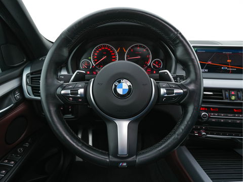 BMW X5 M50d Innovation Pack Aut. *PANO | MERINO-FULL-LEATHER | HEAD-UP | ADAPTIVE-CRUISE | BLINDSPOT | FULL-LED | MEMORY-PACK | CAMERA | KEYLESS | COMFORT-SEATS | HIFI-SOUND | TOWBAR | NAVI-FULLMAP | HEATED-SEATS | ...