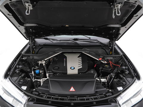 BMW X5 M50d Innovation Pack Aut. *PANO | MERINO-FULL-LEATHER | HEAD-UP | ADAPTIVE-CRUISE | BLINDSPOT | FULL-LED | MEMORY-PACK | CAMERA | KEYLESS | COMFORT-SEATS | HIFI-SOUND | TOWBAR | NAVI-FULLMAP | HEATED-SEATS | ...