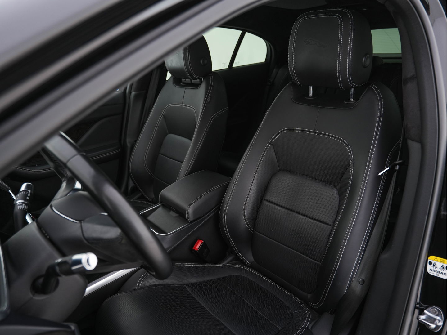 Jaguar I-PACE EV400 HSE First Edition 90 kWh AWD *PANO | LUXURY-LEATHER | MATRIX-LED | MERIDIAN-SURROUND | TOP-VIEW | BLINDSPOT | MEMORY-PACK | DIGI-COCKPIT | KEYLESS | HEAD-UP | NAVI-FULLMAP | HEATED-SPORTSEATS | DAB+ | AMBIENT-LIGHT | ...