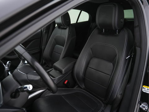 Jaguar I-PACE EV400 HSE First Edition 90 kWh AWD *PANO | LUXURY-LEATHER | MATRIX-LED | MERIDIAN-SURROUND | TOP-VIEW | BLINDSPOT | MEMORY-PACK | DIGI-COCKPIT | KEYLESS | HEAD-UP | NAVI-FULLMAP | HEATED-SPORTSEATS | DAB+ | AMBIENT-LIGHT | ...