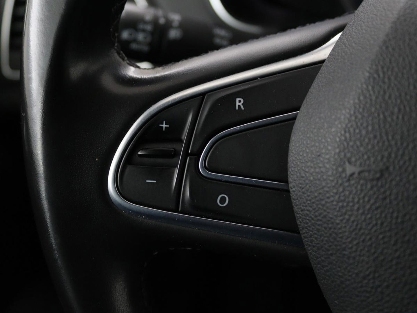 Renault Mégane 1.3 TCe Bose | Automaat | Camera | Half leder | Carplay | Navigatie | Keyless | Climate control | Dodehoek detectie | Cruise control