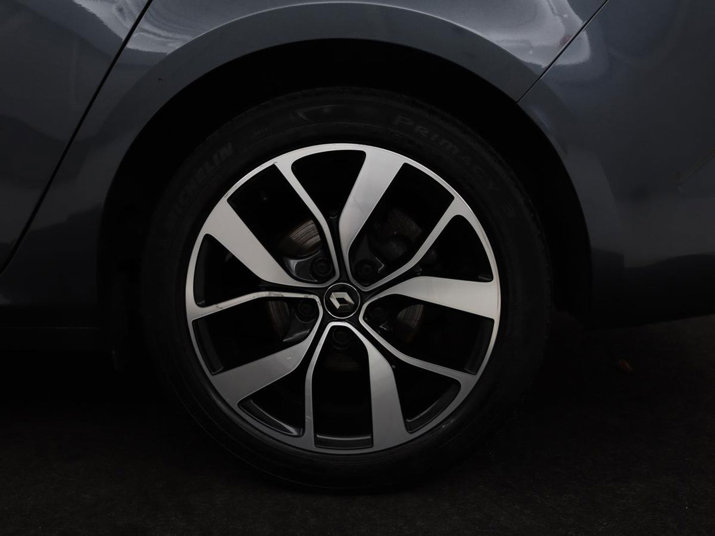 Renault Mégane 1.3 TCe Bose | Automaat | Camera | Half leder | Carplay | Navigatie | Keyless | Climate control | Dodehoek detectie | Cruise control