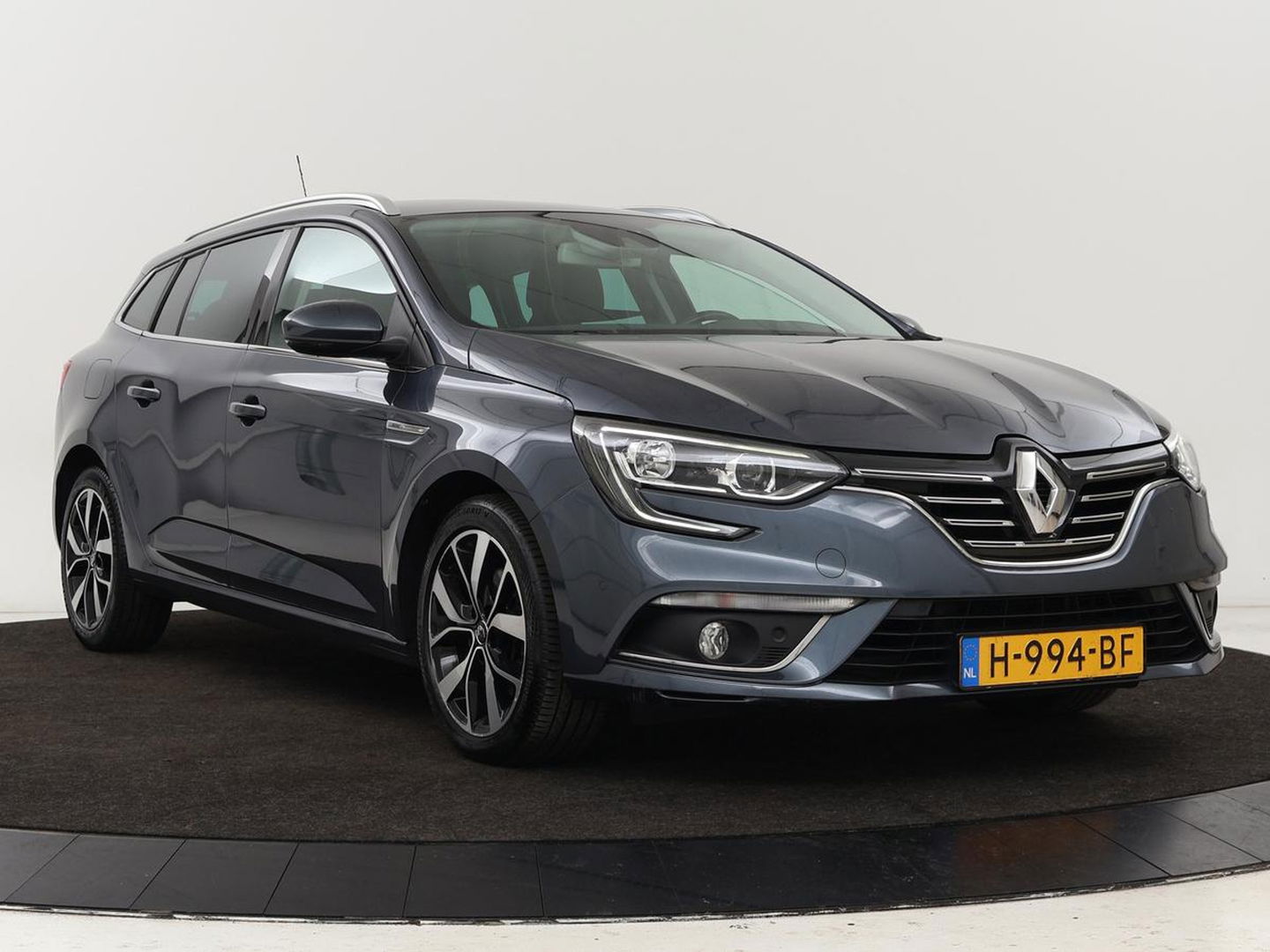 Renault Mégane 1.3 TCe Bose | Automaat | Camera | Half leder | Carplay | Navigatie | Keyless | Climate control | Dodehoek detectie | Cruise control