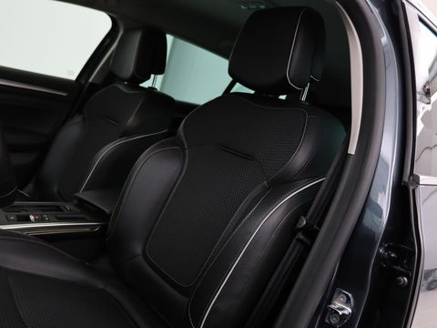 Renault Mégane 1.3 TCe Bose | Automaat | Camera | Half leder | Carplay | Navigatie | Keyless | Climate control | Dodehoek detectie | Cruise control