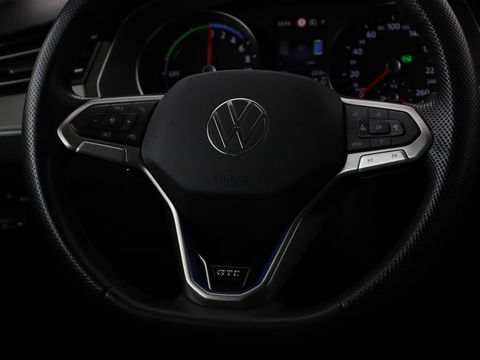 Volkswagen Passat 1.4 TSI PHEV GTE | Stoelverwarming | Massage | Carplay | Camera | Adaptive cruise | Matrix LED | Navigatie | Memory | Sfeerverlichting