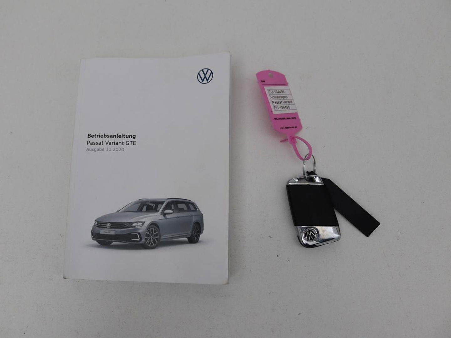 Volkswagen Passat 1.4 TSI PHEV GTE | Stoelverwarming | Massage | Carplay | Camera | Adaptive cruise | Matrix LED | Navigatie | Memory | Sfeerverlichting