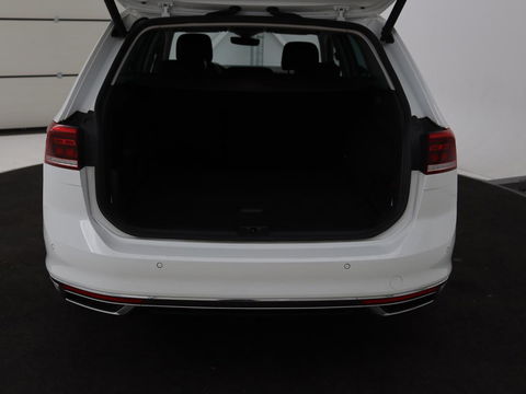 Volkswagen Passat 1.4 TSI PHEV GTE | Stoelverwarming | Massage | Carplay | Camera | Adaptive cruise | Matrix LED | Navigatie | Memory | Sfeerverlichting