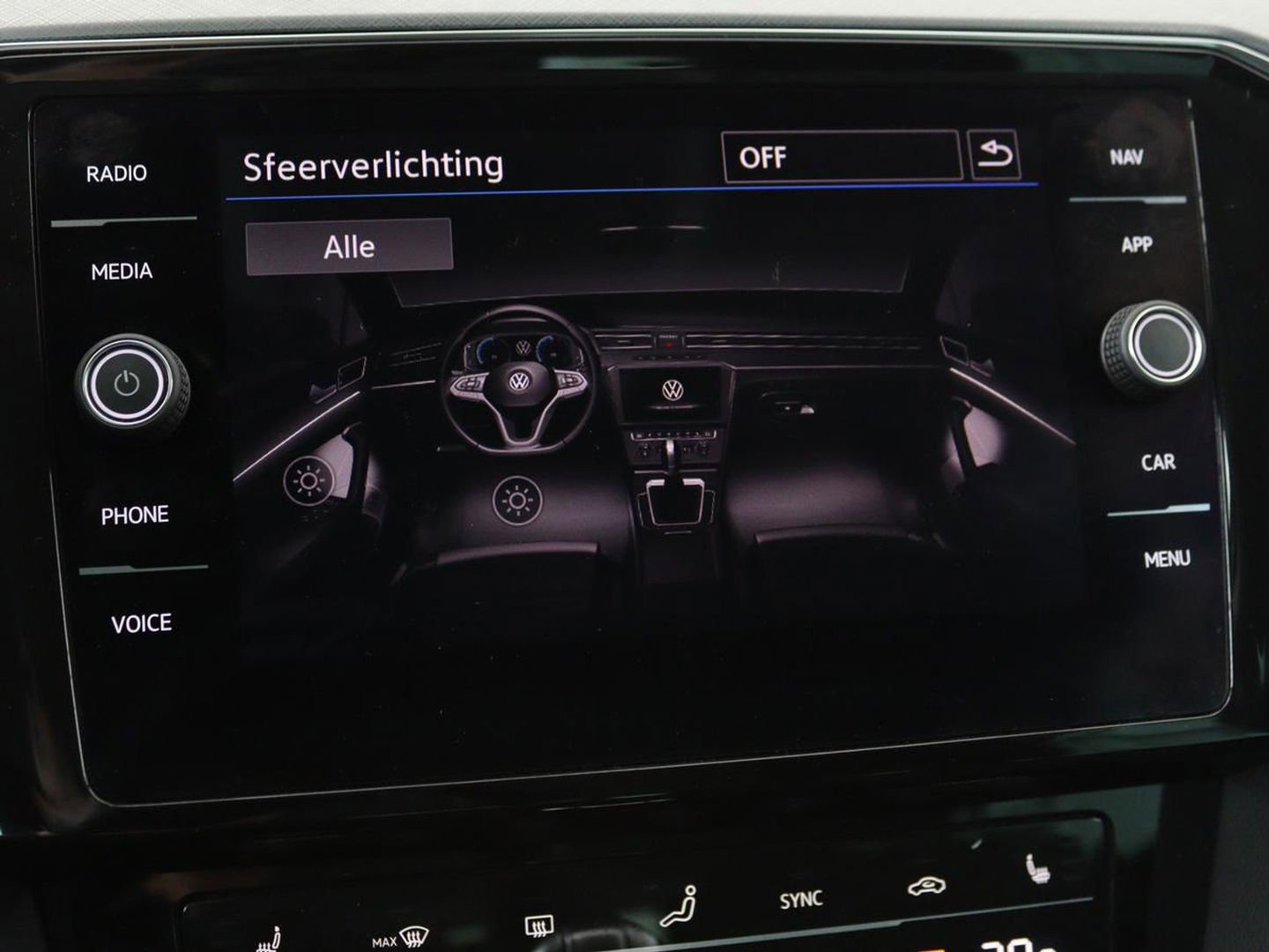 Volkswagen Passat 1.4 TSI PHEV GTE | Stoelverwarming | Massage | Carplay | Camera | Adaptive cruise | Matrix LED | Navigatie | Memory | Sfeerverlichting