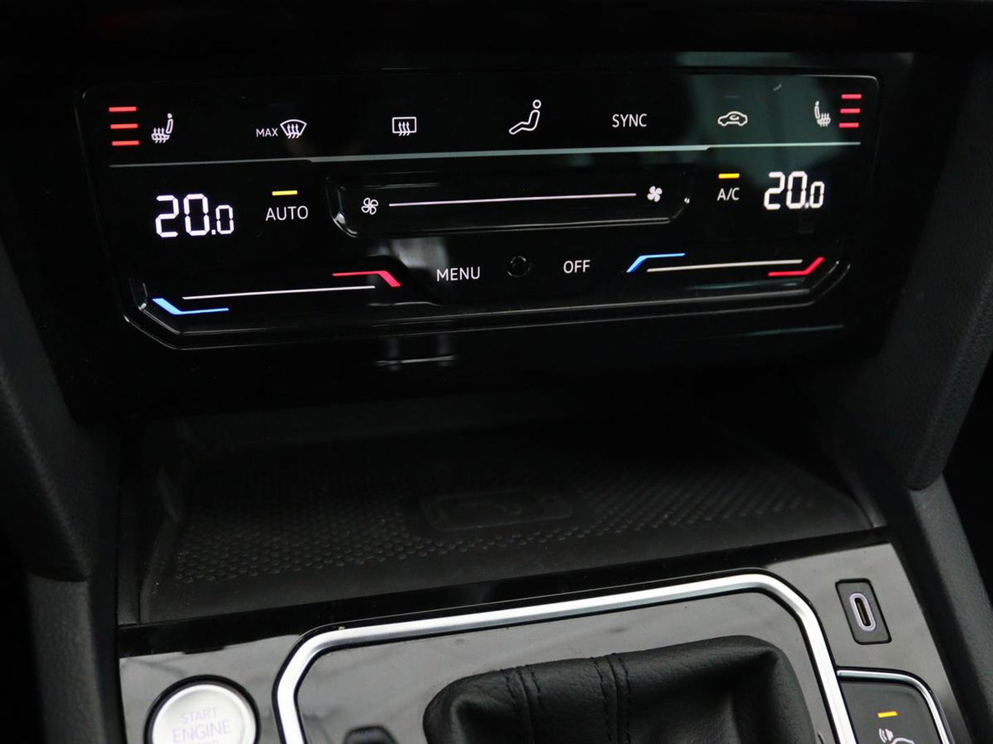 Volkswagen Passat 1.4 TSI PHEV GTE | Stoelverwarming | Massage | Carplay | Camera | Adaptive cruise | Matrix LED | Navigatie | Memory | Sfeerverlichting