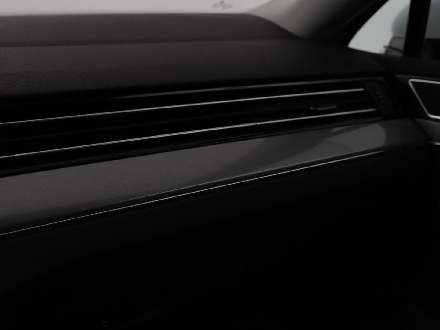 Volkswagen Passat 1.4 TSI PHEV GTE | Stoelverwarming | Massage | Carplay | Camera | Adaptive cruise | Matrix LED | Navigatie | Memory | Sfeerverlichting