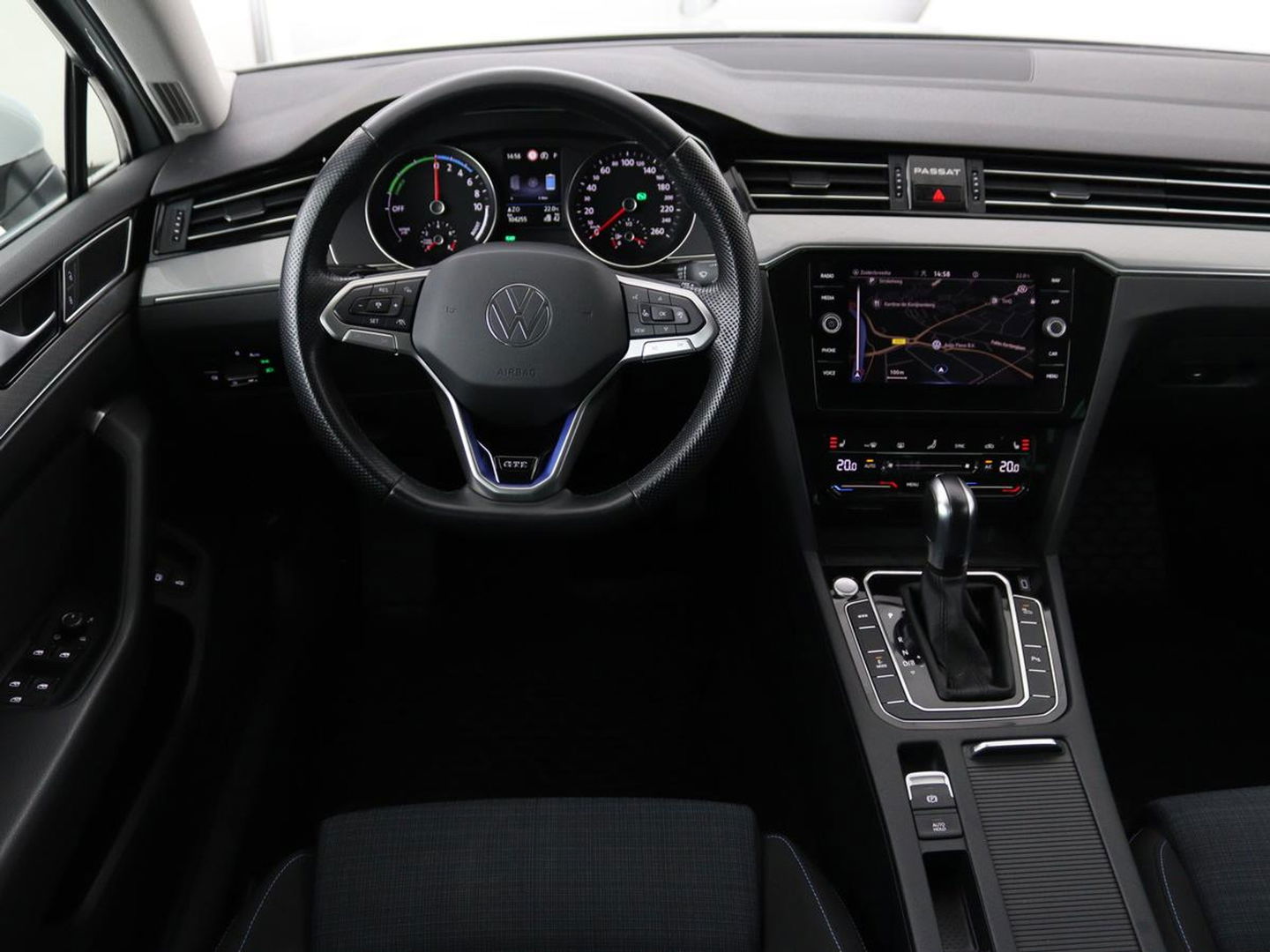 Volkswagen Passat 1.4 TSI PHEV GTE | Stoelverwarming | Massage | Carplay | Camera | Adaptive cruise | Matrix LED | Navigatie | Memory | Sfeerverlichting