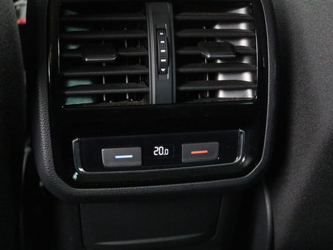 Volkswagen Passat 1.4 TSI PHEV GTE | Stoelverwarming | Massage | Carplay | Camera | Adaptive cruise | Matrix LED | Navigatie | Memory | Sfeerverlichting