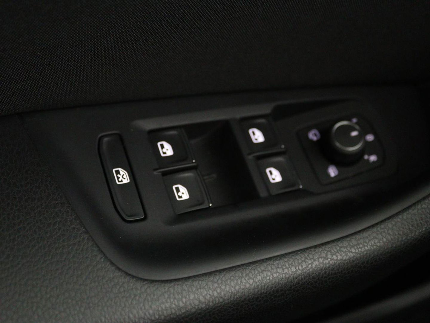 Volkswagen Passat 1.4 TSI PHEV GTE | Stoelverwarming | Massage | Carplay | Camera | Adaptive cruise | Matrix LED | Navigatie | Memory | Sfeerverlichting