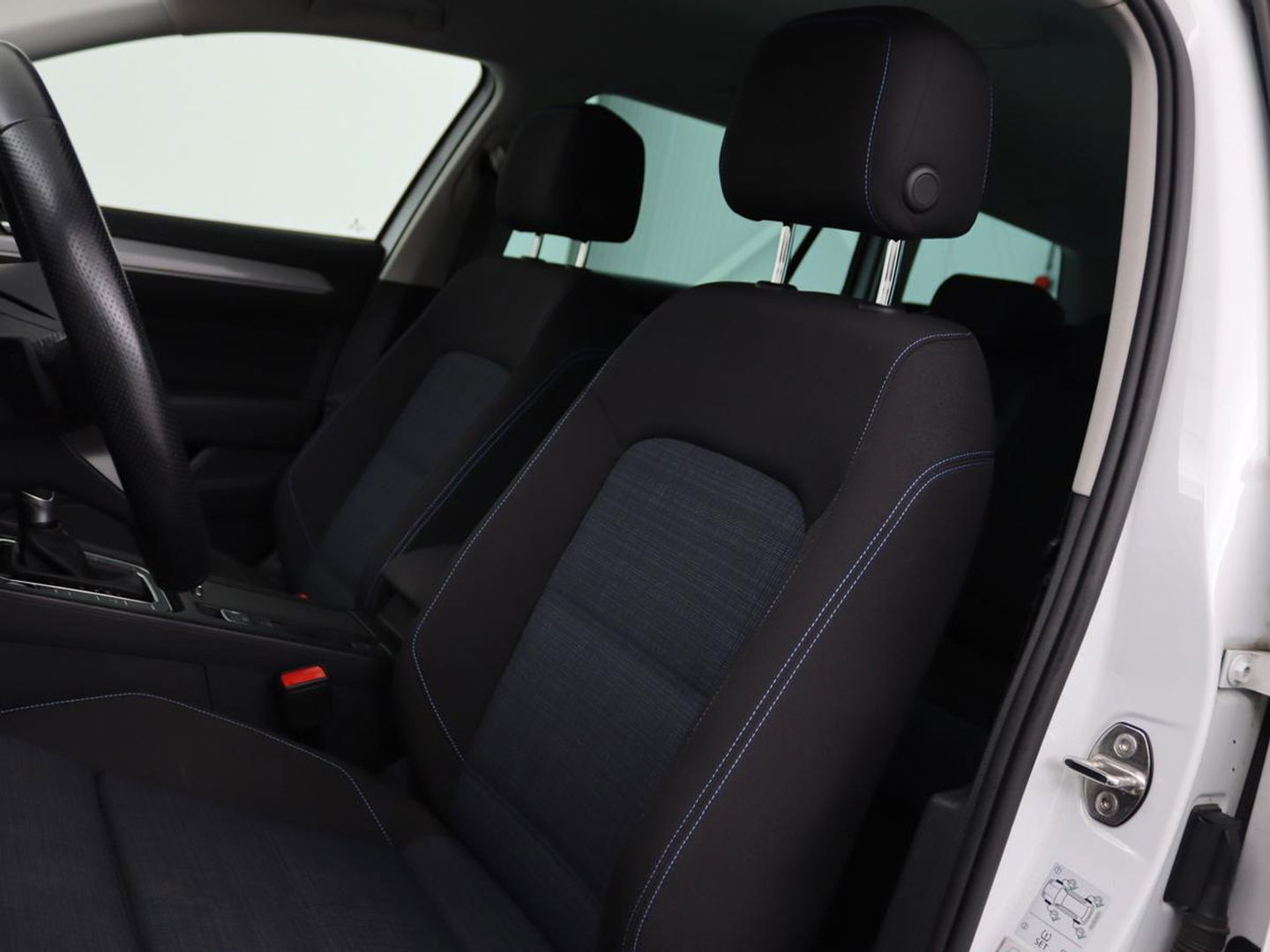 Volkswagen Passat 1.4 TSI PHEV GTE | Stoelverwarming | Massage | Carplay | Camera | Adaptive cruise | Matrix LED | Navigatie | Memory | Sfeerverlichting