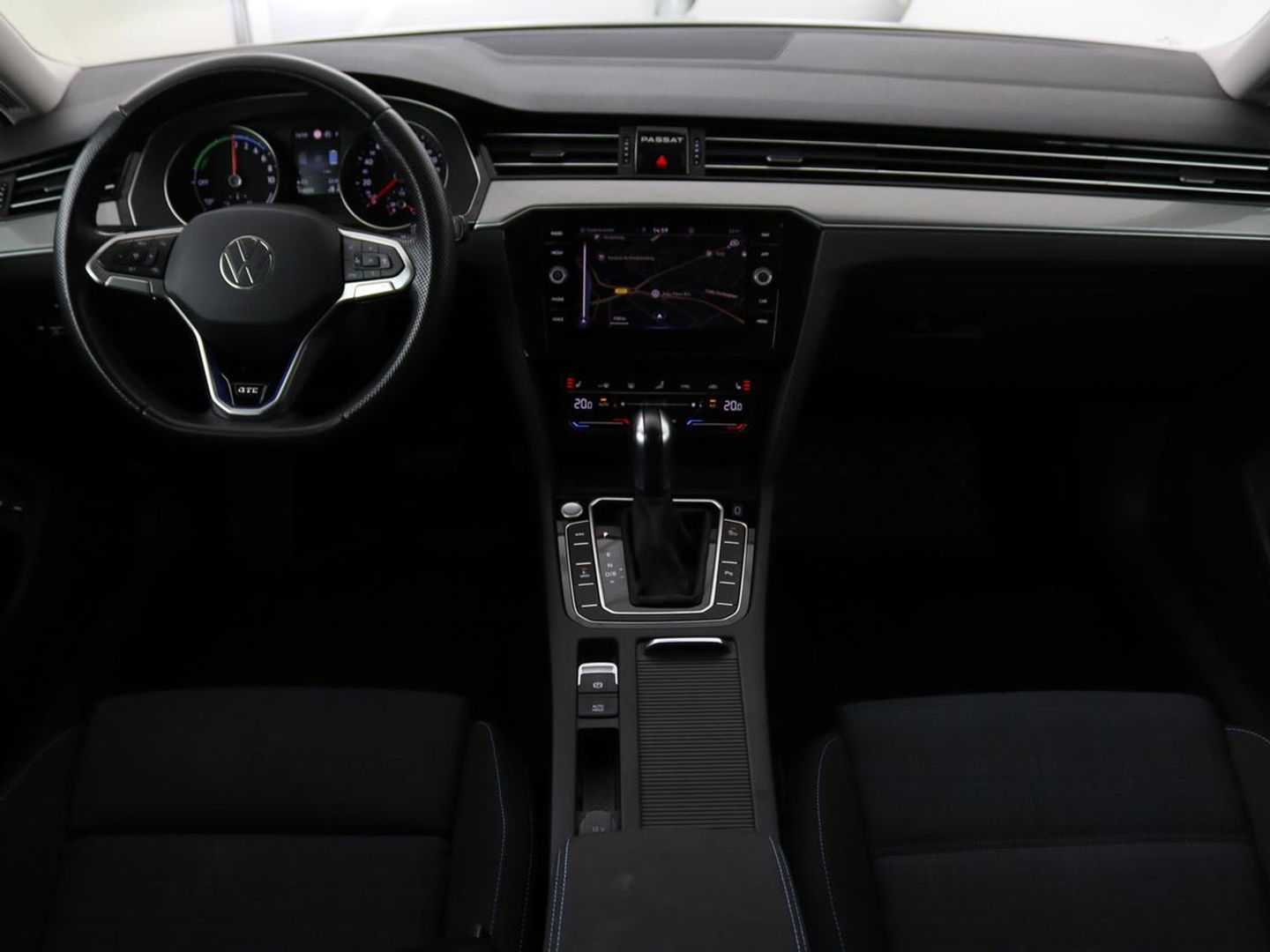 Volkswagen Passat 1.4 TSI PHEV GTE | Stoelverwarming | Massage | Carplay | Camera | Adaptive cruise | Matrix LED | Navigatie | Memory | Sfeerverlichting