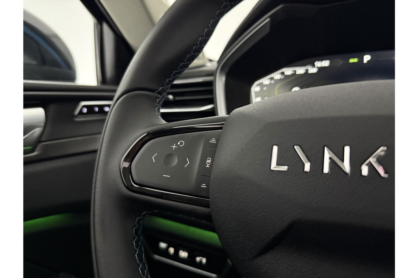 Lynk Co 01 1.5 262PK Hybride Pano LED Sfeer Virtual 360Camera Carplay ACC Clima Memory Navi PDC 20"LMV