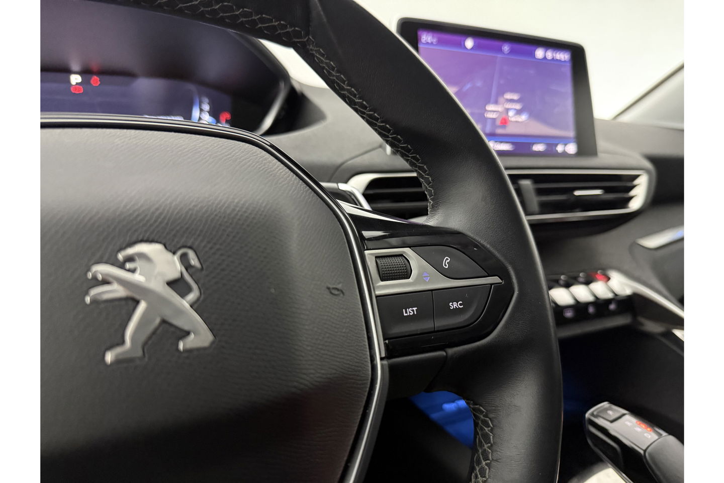 Peugeot 5008 1.6 PureTech 7p | Focal Audio | 181PK 360 Camera Sfeerverl. Memory LED Carplay Clima Cruise Navi Virtual PDC 19"LMV