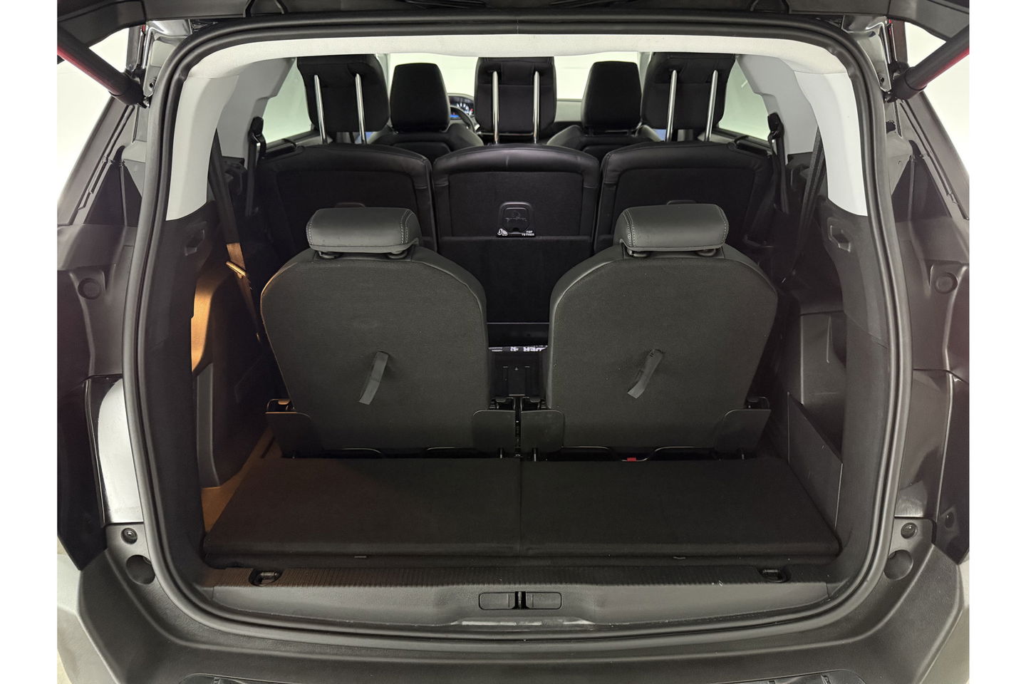 Peugeot 5008 1.6 PureTech 7p | Focal Audio | 181PK 360 Camera Sfeerverl. Memory LED Carplay Clima Cruise Navi Virtual PDC 19"LMV