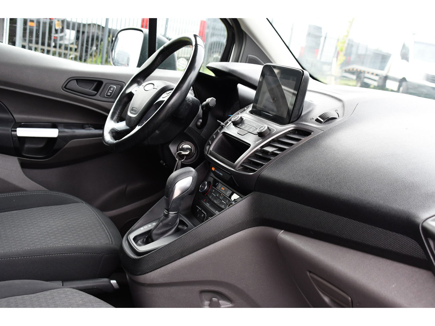 Ford Transit Connect 1.5 EcoBlue L2 PB Edition Camera, Cruise, Carplay, 120PK, Stoelverwarming, Automaat, Trekhaak, Sensoren, Uniek!