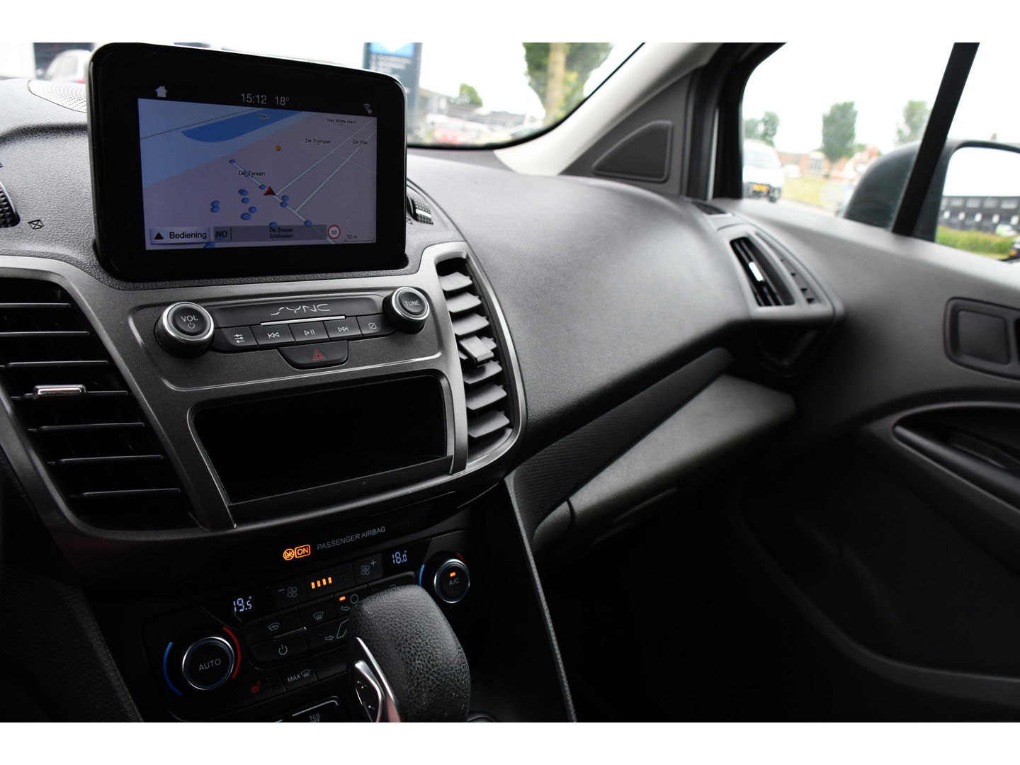 Ford Transit Connect 1.5 EcoBlue L2 PB Edition Camera, Cruise, Carplay, 120PK, Stoelverwarming, Automaat, Trekhaak, Sensoren, Uniek!